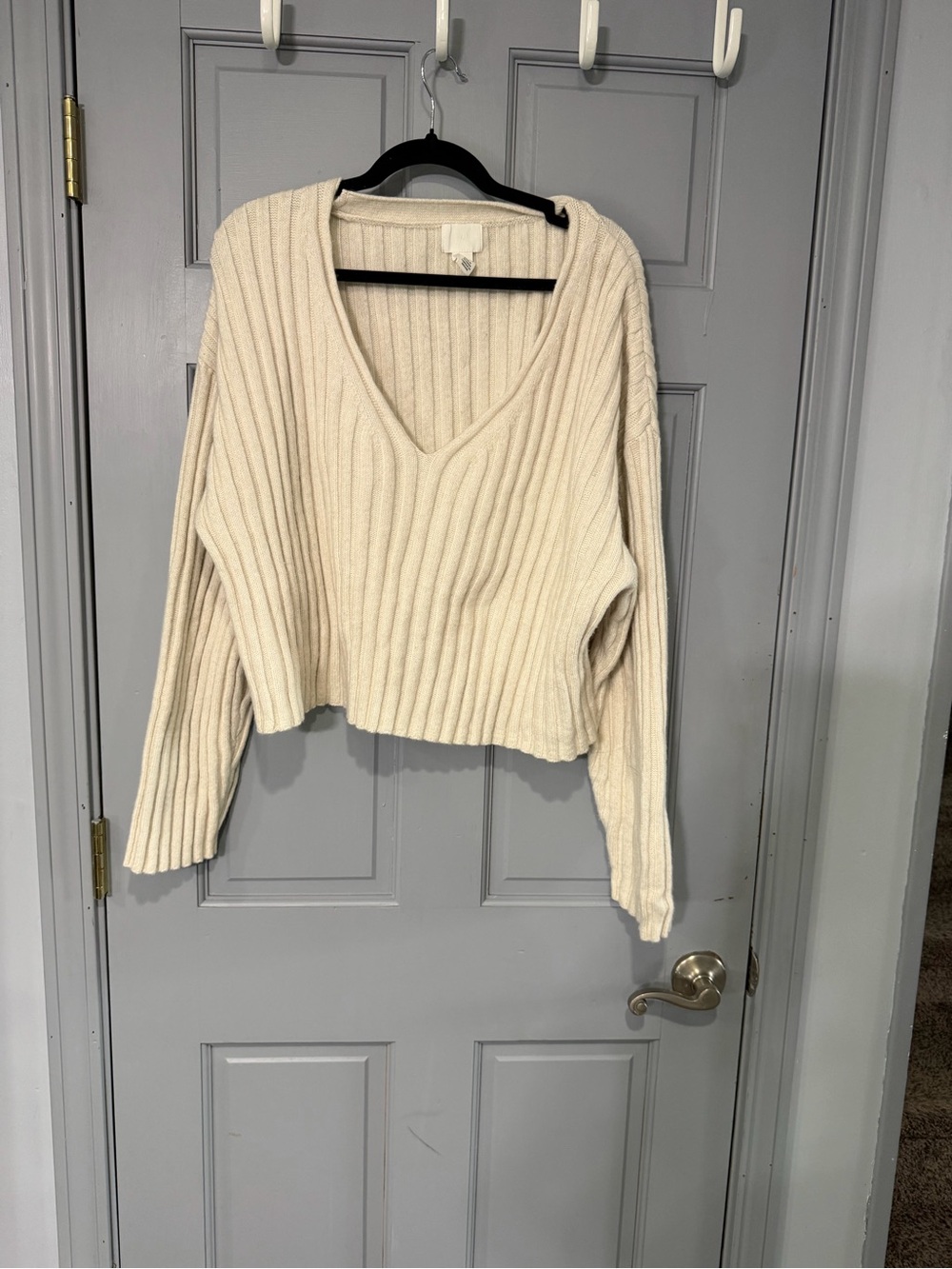H&M Cream Ribbed V-Neck Sweater